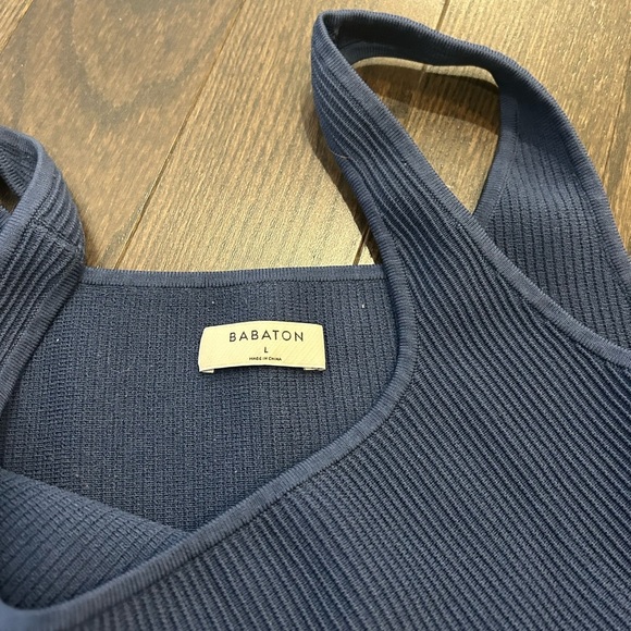 Aritzia Babaton sculpt cropped top - Picture 4 of 8